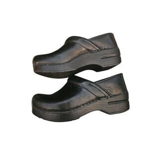 Dansko women's black floral tooled clogs, size 37 (US 7) SH156